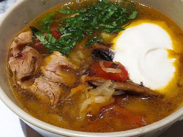 ЩИ ИЗ СВЕЖЕЙ КАПУСТЫ С ГРИБАМИ