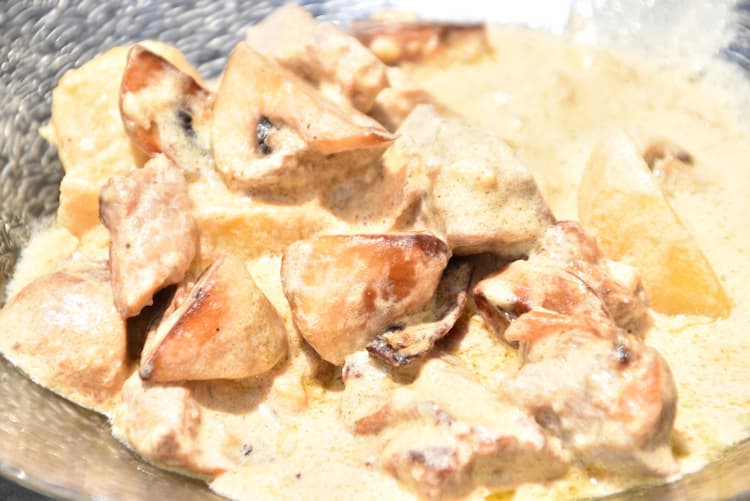 Рецепт тушеного мяса с картофелем и грибами: вкусное блюдо для всей семьи