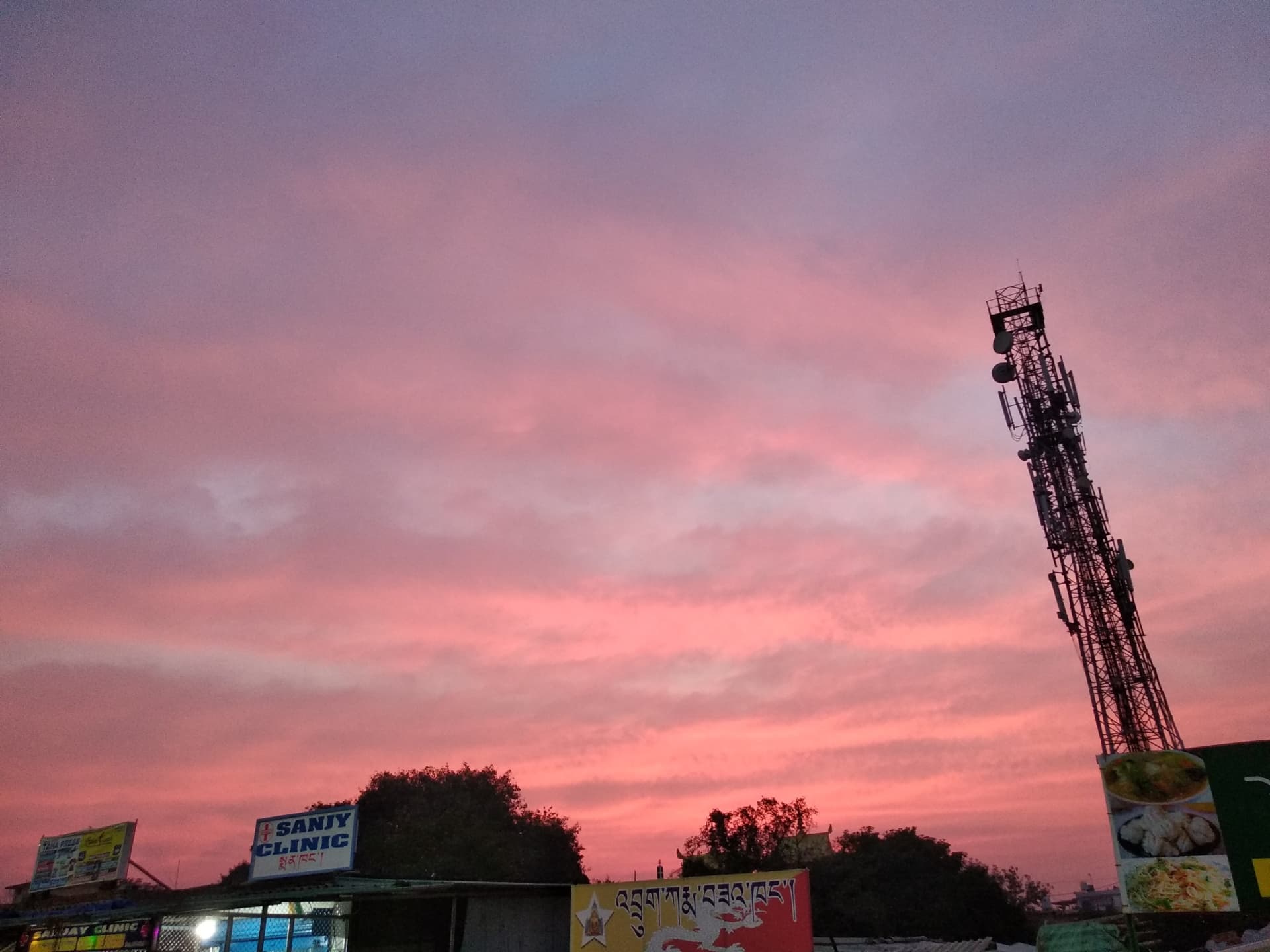 У нас в ресторане работают два индийца