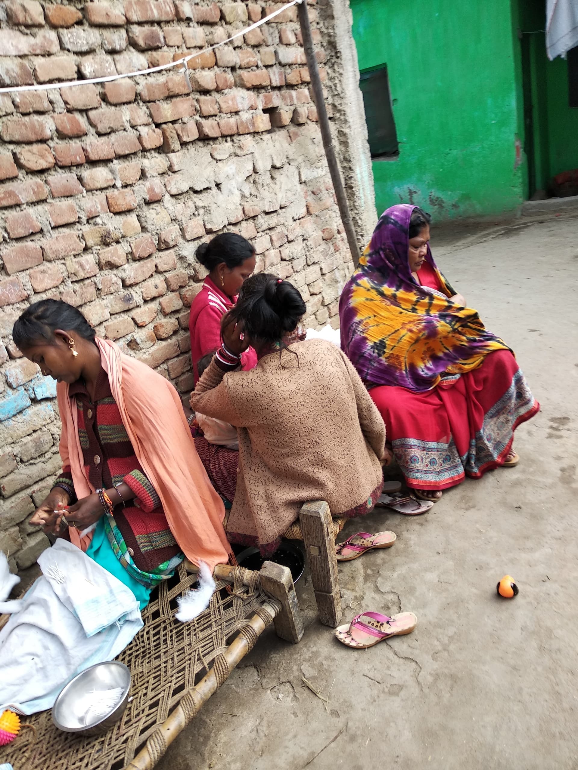 Посудомойкой у нас трудится местная жительница