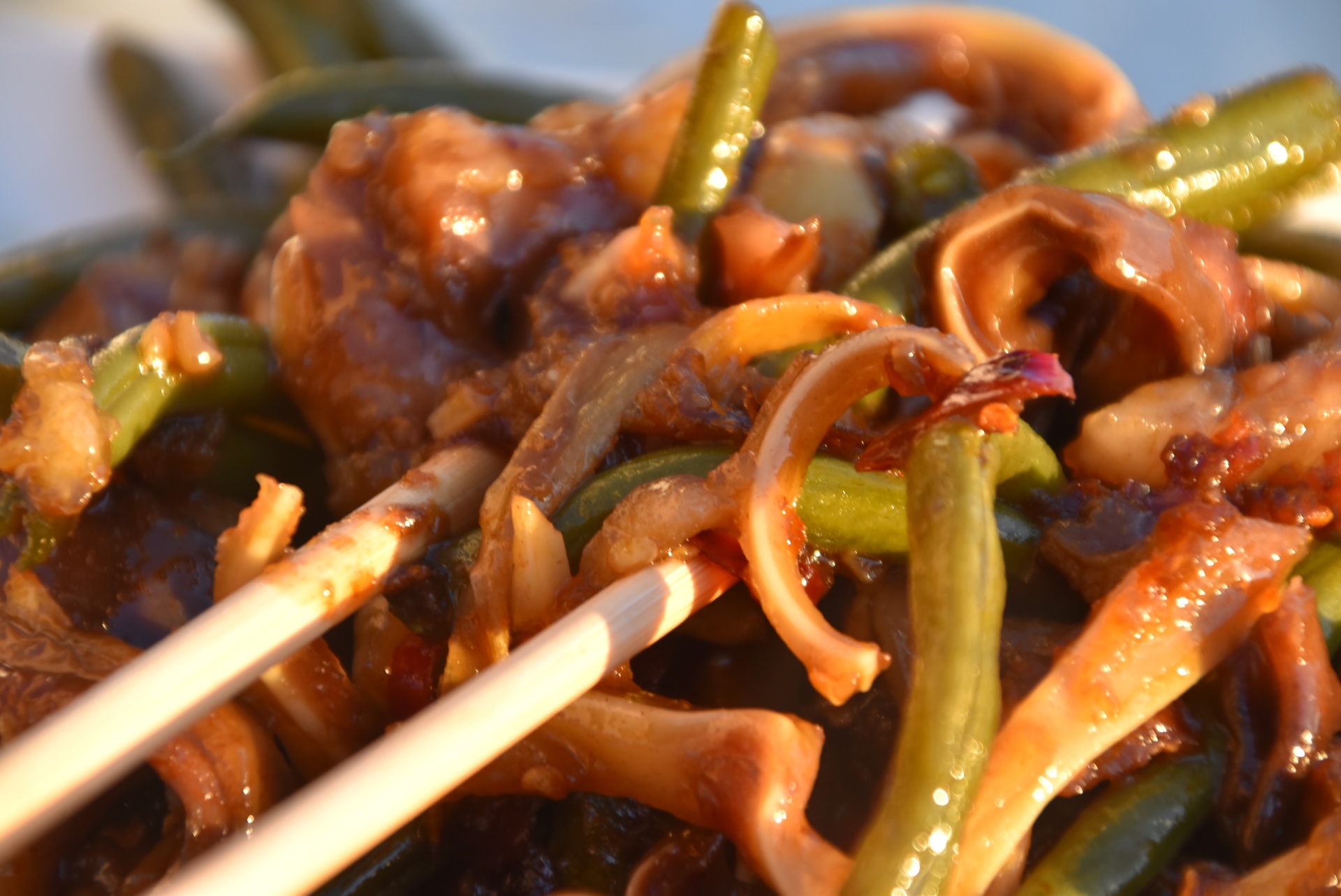 СВИНЫЕ УШИ СО СТРУЧКОВОЙ ФАСОЛЬЮ